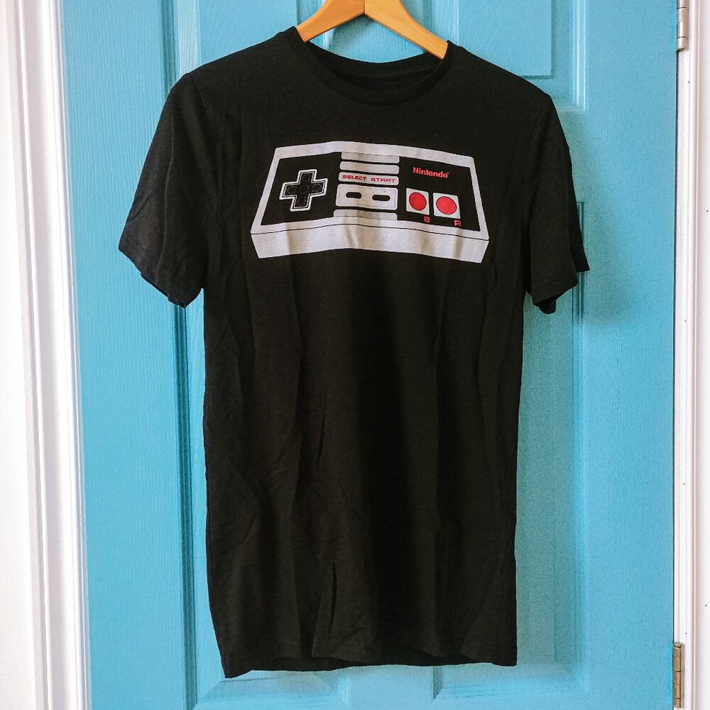 ►2/$15 Deal◄ Retro Nintendo Controller Graphic T-shirt